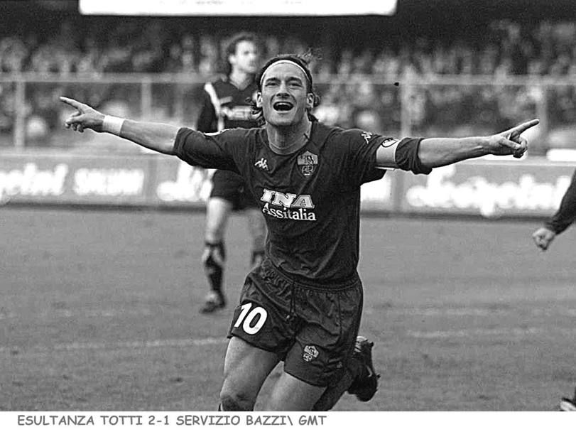 Campionato 2000-2001, 7a giornata, Verona-Roma 1 a 4. Francesco Totti esulta dopo aver segnato il gol del 2 - 1 (Gmt)